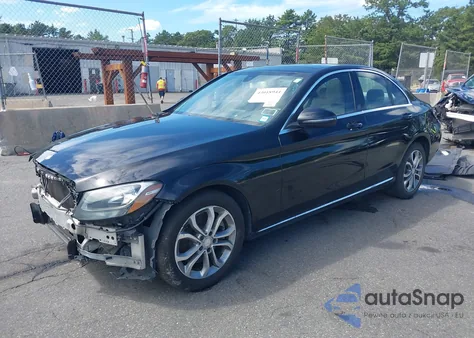 2016 Mercedes-Benz C 300 4Matic/Luxury 4Matic/Sport 4Matic z USA, uszkodzony, nr VIN 55SWF4KB4GU097714